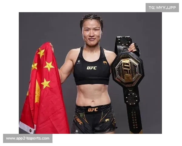 张伟丽送祝福邓恩展冠军风范 坦言渴望再战促成草量级统一