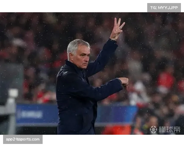 巴黎圣日耳曼公布欧冠大名单,新帅穆里尼奥暗示将延续四后卫防守体系 巴黎圣日耳曼公布欧冠大名单,新帅穆里尼奥暗示将延续四后卫防守体系